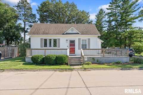 109 W DAVIES Street, Eldridge, IA 52748