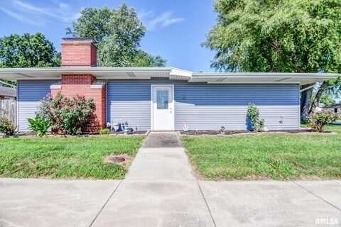 611 N WEBSTER Street, Taylorville, IL 62568