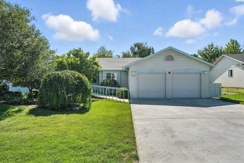 2211 S Highlands Blvd, West Richland, WA 99353