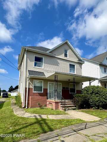 911 Lincoln Avenue, Blakely, PA 18447