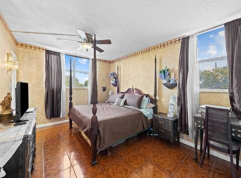 2840 Somerset Dr, Lauderdale Lakes, FL 33311