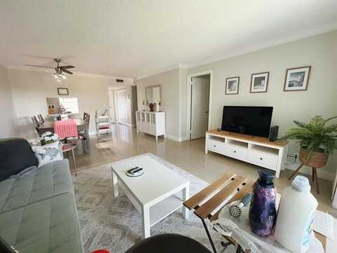 9338 SW 3rd St, Boca Raton, FL 33428