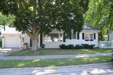 236 FRANKLIN Street, LITTLE CHUTE, WI 54914