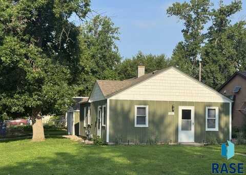 1933 S Lake Ave, Sioux Falls, SD 57105
