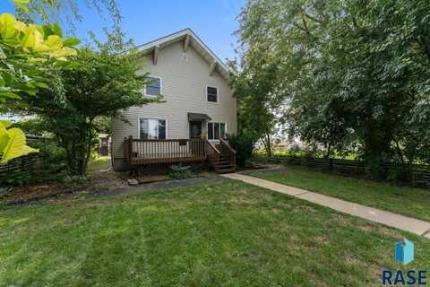 409 Essex St, Garretson, SD 57030