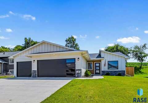 38 N 6th St, Baltic, SD 57003
