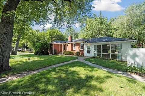 3142 MAPLEDALE Street, Commerce Township, MI 48382