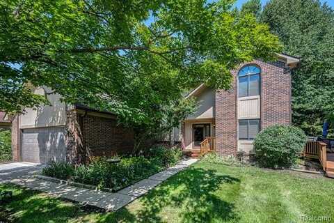 7446 Pepper Creek, West Bloomfield, MI 48322