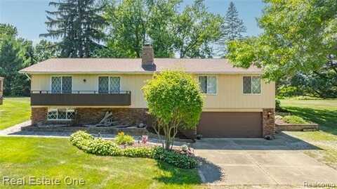 7400 Biscayne Avenue, White Lake, MI 48383