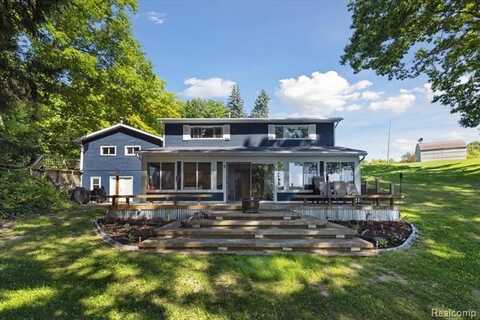 3135 Muntin Drive, Millington, MI 48746