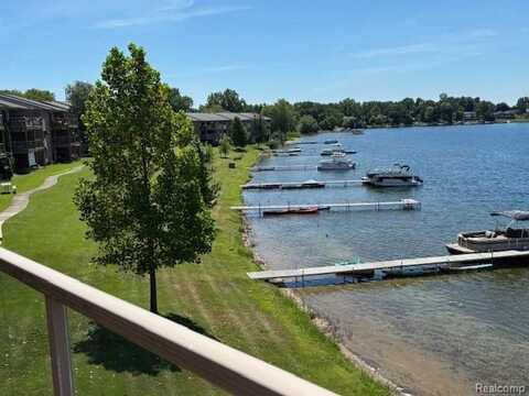 1924 Klingensmith Road, Bloomfield, MI 48302