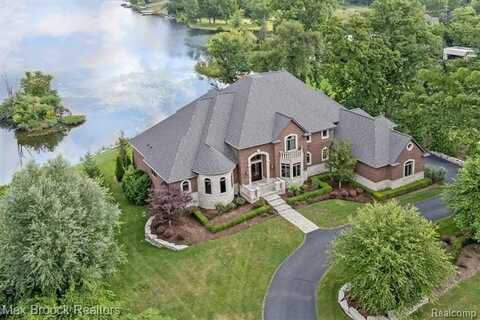 1456 Lochridge Road, Bloomfield Hills, MI 48302