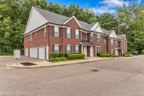 8437 Williamstown Drive, Shelby, MI 48316