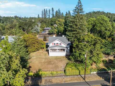 1047 SE MAIN ST, Roseburg, OR 97470
