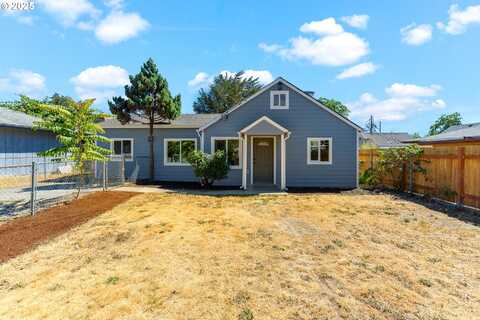 8220 SE GRAY ST, Happy Valley, OR 97086