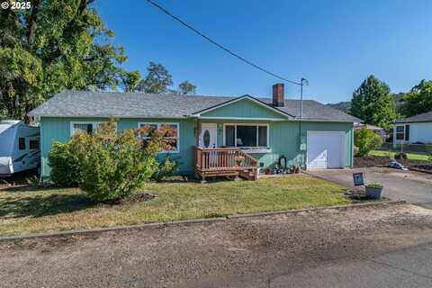 470 STERLING DR, Roseburg, OR 97470