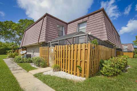 7662 Courtyard Run W, Boca Raton, FL 33433