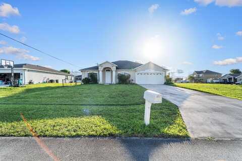 672 SW Kayak Avenue, Port Saint Lucie, FL 34953