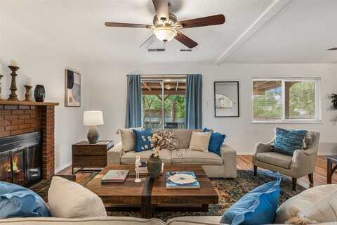 2320 Camino Carlos Rey, Santa Fe, NM 87501