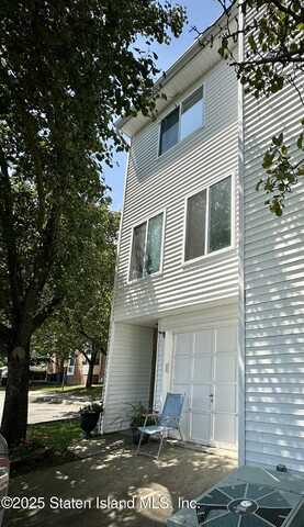 384 Aspen Knolls Way, Staten Island, NY 10312