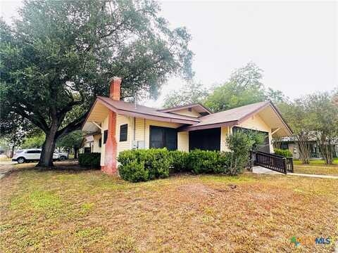 421 N Avenue G, Shiner, TX 77984