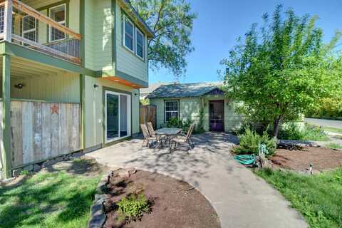 393 N Laurel Street, Ashland, OR 97520