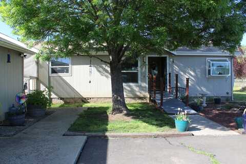 12877 Perry Road, Central Point, OR 97502