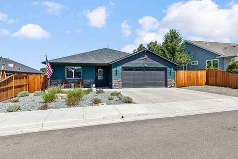 682 Nottingham Terrace, Eagle Point, OR 97524