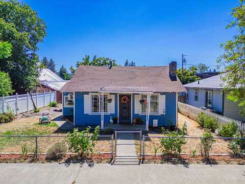 229 SW J Street, Grants Pass, OR 97526
