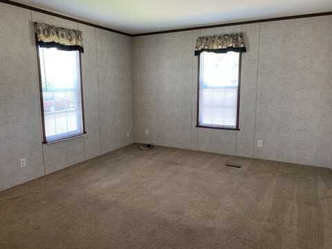 554 Cour Louis, Warren, MI 48091