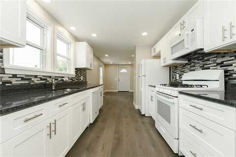 71 ST Elizabeth Street, Bristol, RI 02809
