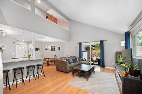 933 Williamsburg Circle, Warwick, RI 02886