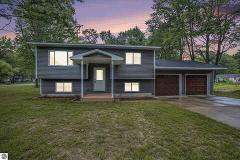 819 Charlene Drive NE, Kalkaska, MI 49646