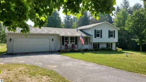 8672 Cedarcrest Drive, Traverse City, MI 49684