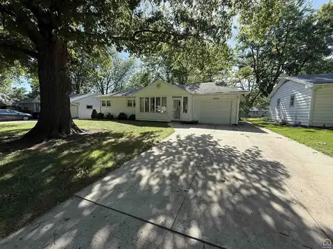 1813 SW Prairie RD, Topeka, KS 66604