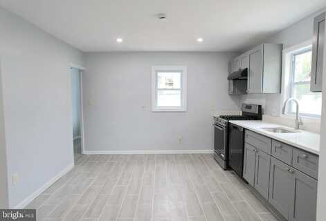 804 FAIRVIEW AVENUE, HAMMONTON, NJ 08037