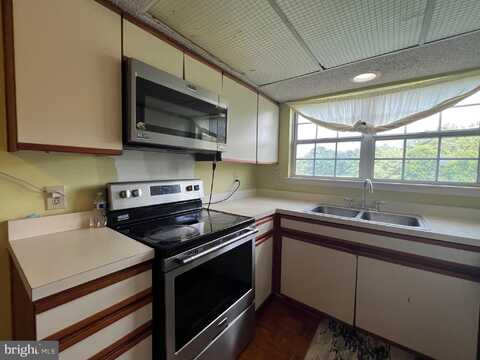 12100 GREENWAY COURT, FAIRFAX, VA 22033