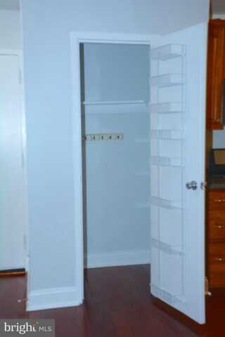 5340 HOLMES RUN PARKWAY, ALEXANDRIA, VA 22304