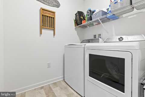 2468 ARTESIAN WAY, LANCASTER, PA 17601