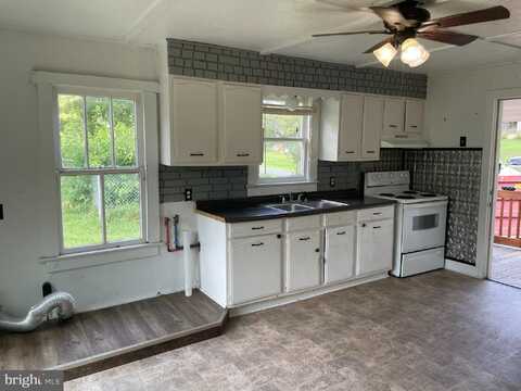 604 W KING STREET, STRASBURG, VA 22657