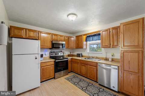 1100 LOOP RD, GERRARDSTOWN, WV 25420