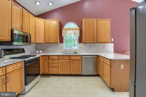 14 N PIN OAK DRIVE, BOILING SPRINGS, PA 17007