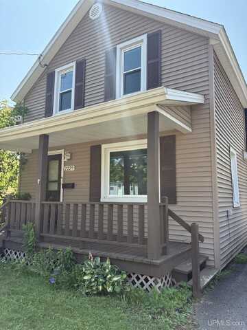 2229 Presque Isle, Marquette, MI 49855