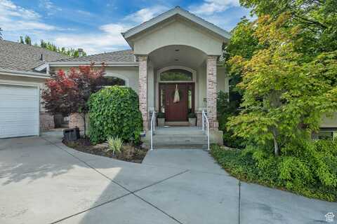 8002 S SIESTA E, Cottonwood Heights, UT 84093