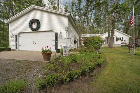 7106 Douglas Lake Road, Johannesburg, MI 49751