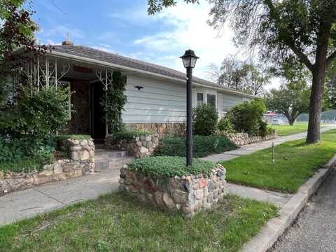 210 E 10th Street, Mobridge, SD 57601