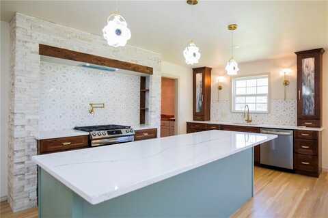 17052 Robinson RD, Siloam Springs, AR 72761