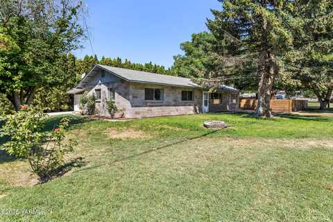 202 Pearson St, Zillah, WA 98953
