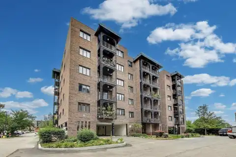 9395 Landings Lane, Des Plaines, IL 60016