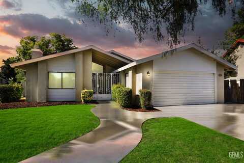 7608 Huachuca Court, Bakersfield, CA 93309
